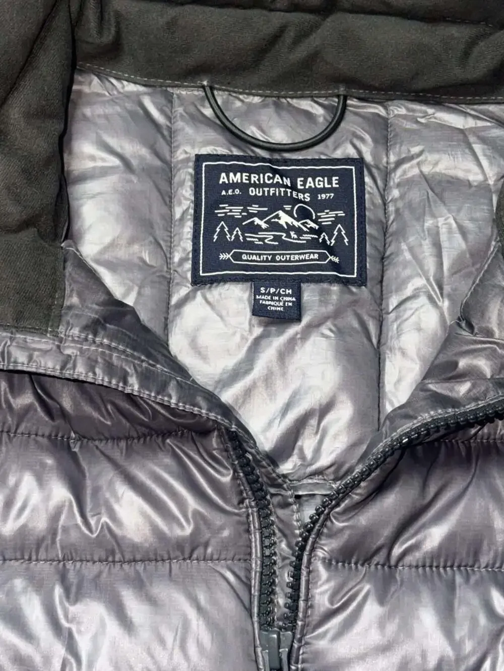 American Eagle Outfitters Mens Lightweight Quilted Puffer Vest